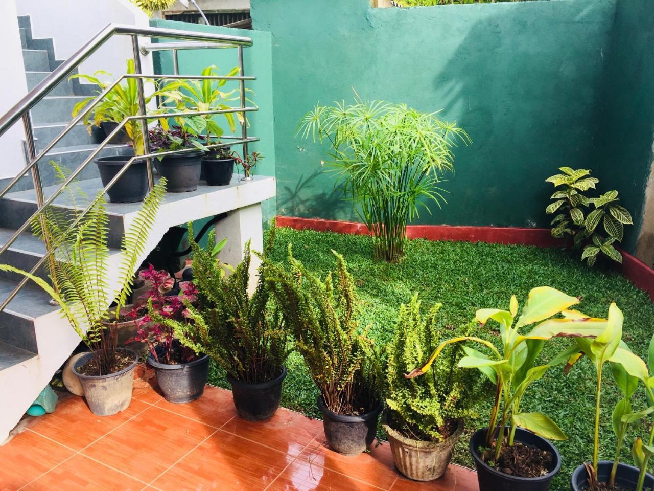 Sanjula Apartments Hikkaduwa Luaran gambar